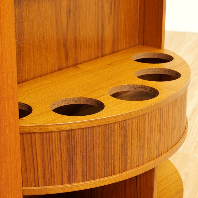 1960s Danish Modern Revolving Corner Bar in Teak by Vildbjerg Mobelfabrik For Sale - Image 9 of 18