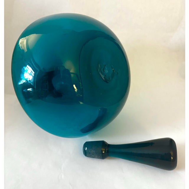 Teal 1966 Mid-Century Modern Joel Philip Myers for Blenko 6615l Peacock Glass Decanter With Stopper For Sale - Image 8 of 11