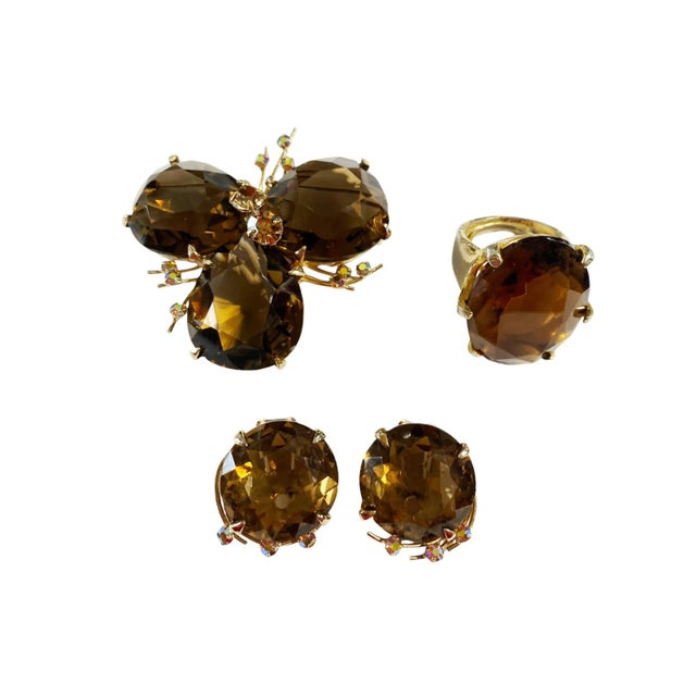 This Vintage Bergere Gold tone Topaz Rhinestone Set of Brooch Pin, Earrings, and Ring features stunning cognac-colored...