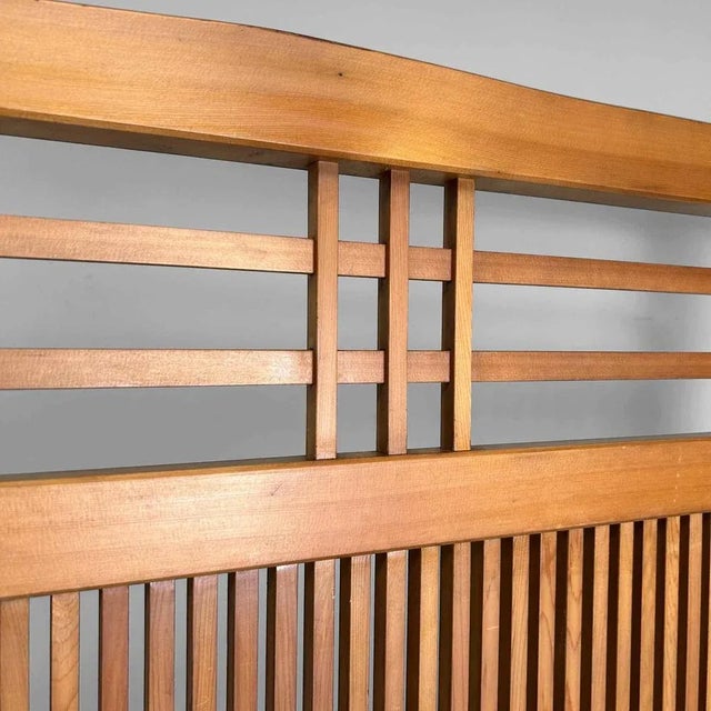 This beautiful Japanese vintage wooden lattice screen (Tategu 建具) embodies the essence of traditional Japanese...