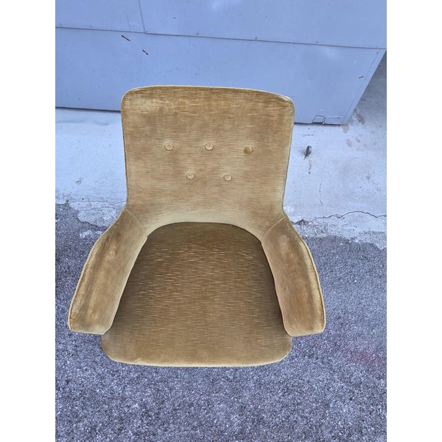 Mid-Century Modern Vintage Italian Chair with Wooden Feet and Velvet Fabric, 1950s For Sale - Image 3 of 10