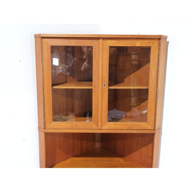 1960s Mid Centuy Modern Vntage Teak Corner Display Cabinet Danish For Sale In Greensboro - Image 6 of 11