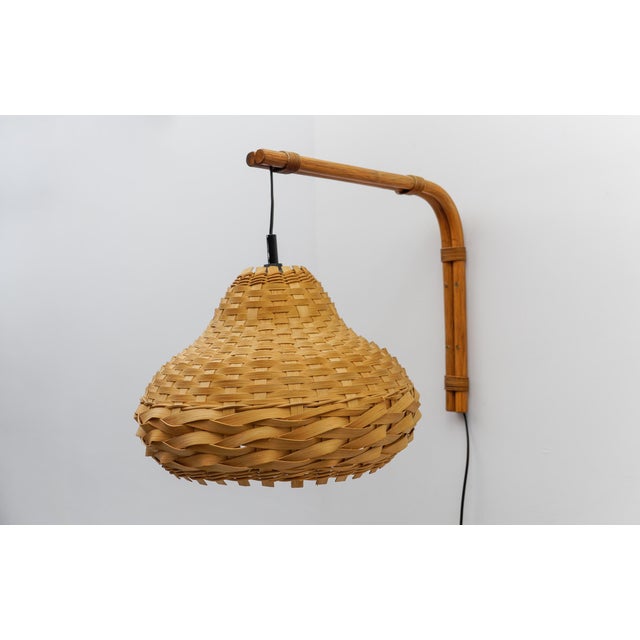 Mid-Century Modern Mid-Century Modern Wall Lamp in Bamboo and Rattan Wickerwork, 1960s For Sale - Image 3 of 9