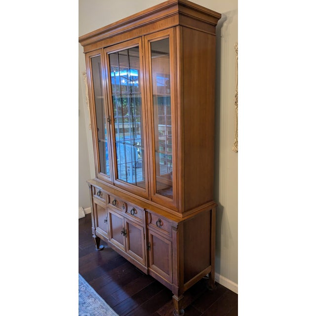 A very nice china cabinet from Thomasville Furniture. This was probably made during the 1970's. It has its original finish...