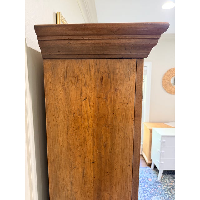 1970s Henredon Walnut Lighted China Cabinet 3-Door French Provincial Style For Sale In Atlanta - Image 6 of 16