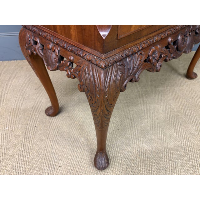 Queen Anne Display Cabinet by Maple & Co., 1930 For Sale - Image 9 of 18