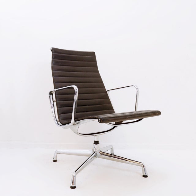 EA 116 Lounge Chairs by Charles and Ray Eames for Vitra, Set of 2 For Sale - Image 6 of 18