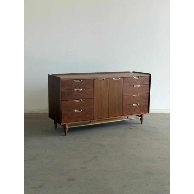 1960s Broyhill Premier Walnut Mid Century Dresser Twelve Drawer Central Doors Credenza For Sale - Image 10 of 18