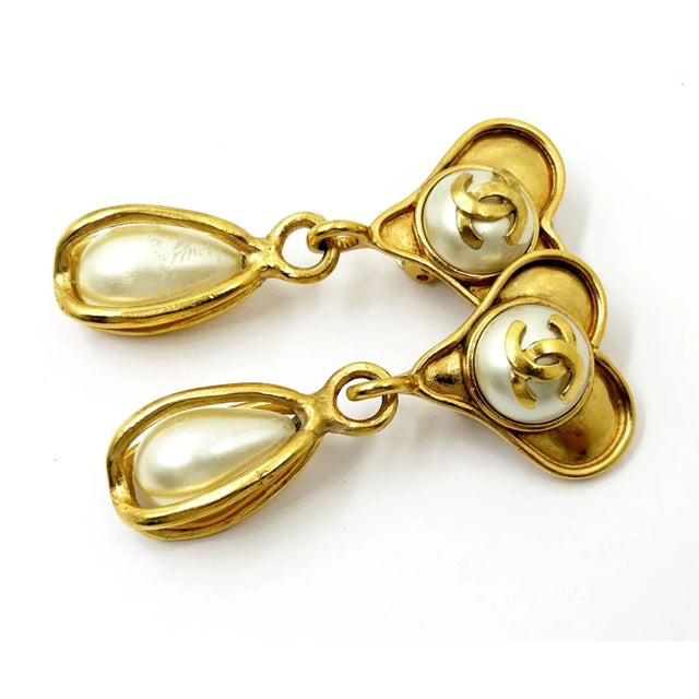 Chanel Chanel Vintage Gold Plated CC Heart Pearl Tear Drop Dangle Clip on Large Earrings For Sale - Image 4 of 6