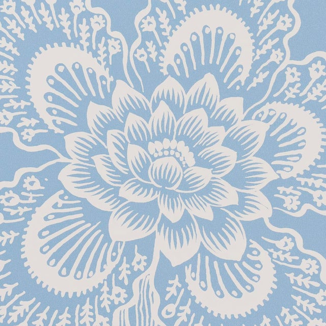 Contemporary SAMPLE - Schumacher x Celerie Kemble Hothouse Flowers Silhouette Wallpaper In Bliss Blue For Sale - Image 3 of 4