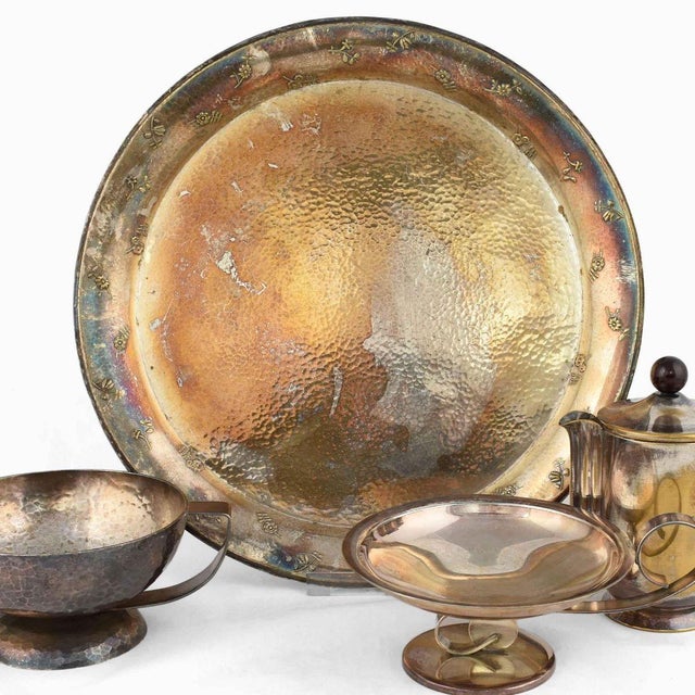 Mixed silver lot is an original group of decorative art déco objects realized by various artists in the 1920s. The group...
