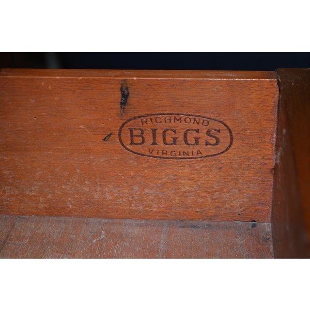 Burnt Umber Vintage 1960s Federal Biggs Furniture 3 Drawer Solid Golden Mahogany Writing Desk For Sale - Image 8 of 18
