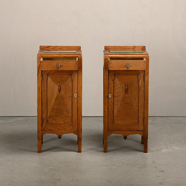 1930s Art Deco Amsterdam School Nightstands in Oak and Glass, 1930s, Set of 2 For Sale - Image 5 of 18