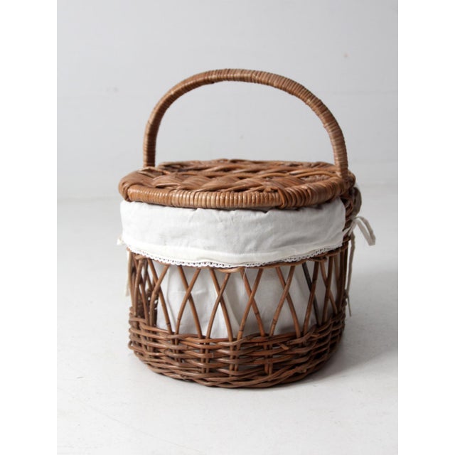 Farmhouse Vintage Wicker Picnic Basket With Lining For Sale - Image 3 of 12