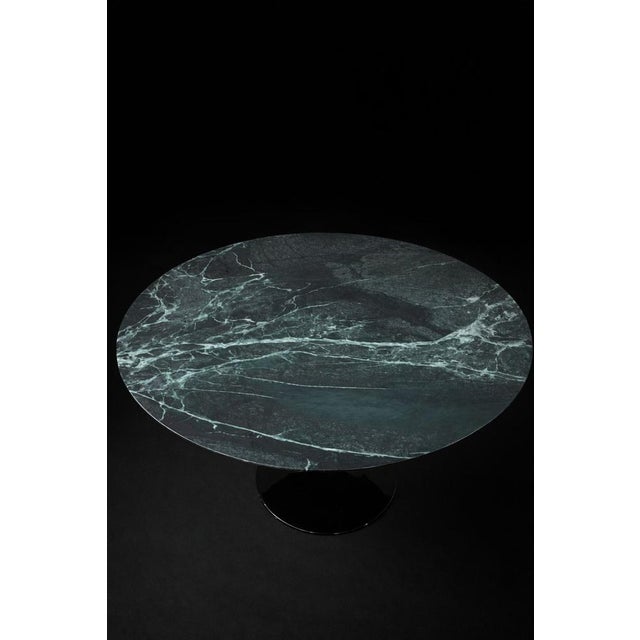 Eero Saarinen Round Tulip Table with Green Alpine Marble Top by Eero Saarinen for Knoll Inc. / Knoll International, 1980s For Sale - Image 4 of 12