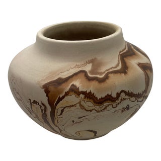 Mid 20th Century Nemadji Indian Swirl Pottery Vase For Sale