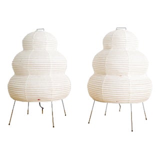 Pair of Early "24N" Akari Mid Century Table Lamps by Isamu Noguchi Produced by Ozeki, Gifu Japan 1960s For Sale