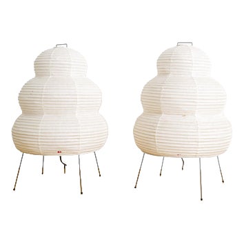 Pair of Early "24N" Akari Mid Century Table Lamps by Isamu Noguchi Produced by Ozeki, Gifu Japan 1960s For Sale