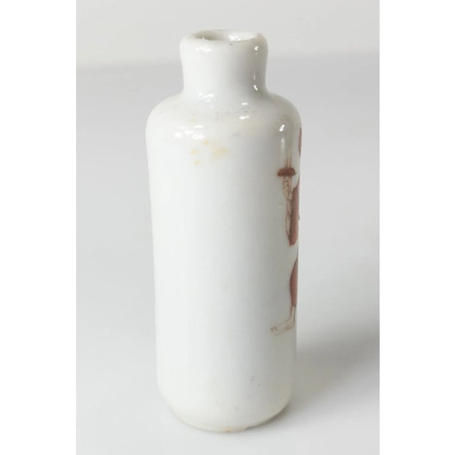 Chinese 19th Century Chinese Porcelain Snuff Bottle With Iron Red Figure For Sale - Image 3 of 9