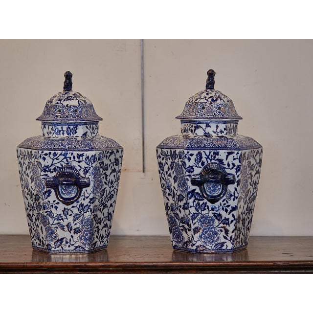 English 19th Century Blue and White Porcelain Lidded Pot Pourri Pots with Dogs For Sale - Image 12 of 12