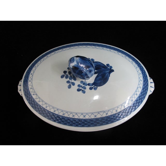 Mid 20th Century Royal Copenhagen 921 Aluminia Faience Tranquebar Blue 11 1/2" Tureen With Lid For Sale In Portland, OR - Image 6 of 10