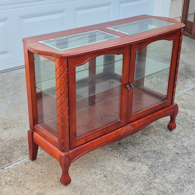 Late 20th Century Vintage Queen Anne Style Wood & Glass Curio Display Cabinet For Sale - Image 15 of 15