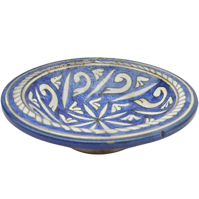 Early 20th Century Early 20th Century Moroccan Blue Judaical Pattern Ceramic Decorative Plate For Sale - Image 5 of 10