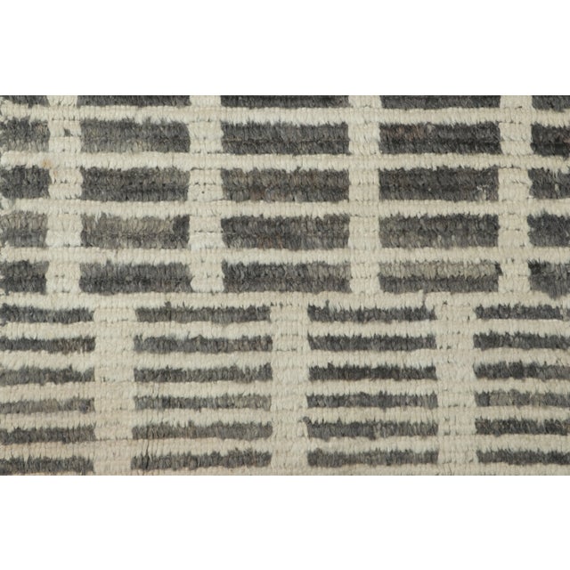 Contemporary Contemporary Gift-Sized Rug With Geometric Design by Rug & Kilim, India For Sale - Image 3 of 4