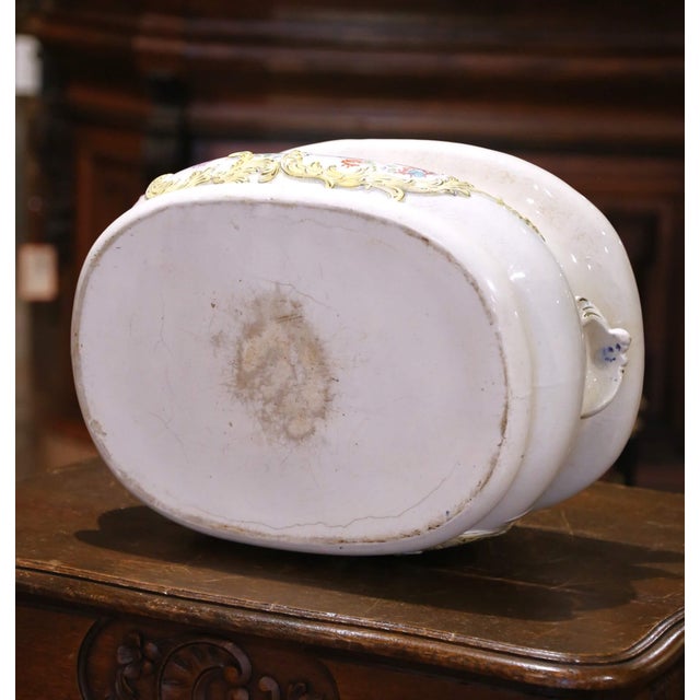 19th Century French Faience Foot Bath With Chinoiserie Birds and Gilt Floral Reliefs For Sale - Image 9 of 9