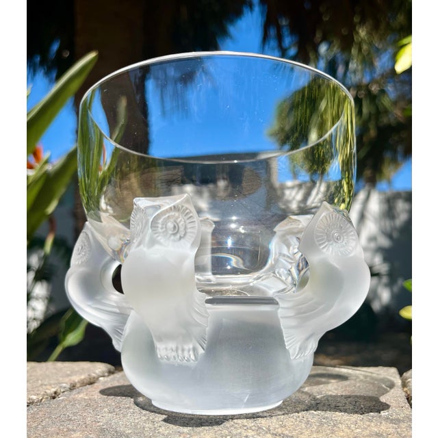 Art Deco Mid 20th Century Lalique Hiboux (France) Crystal Owl Vase For Sale - Image 3 of 7