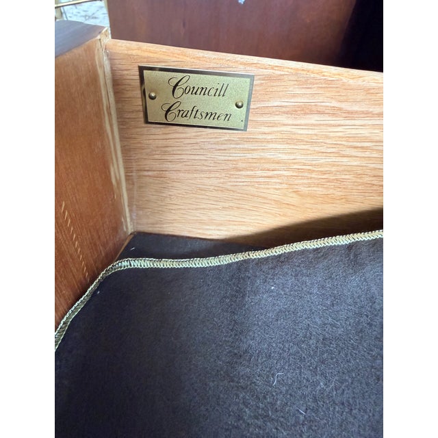 Councill Craftsmen Mahogany Inlaid Sideboard Buffet With Serpentine Front For Sale In New York - Image 6 of 12