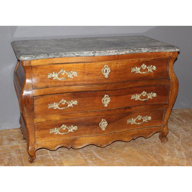 Antiquue Walnut Tomb-Shaped Commode, 1700s For Sale - Image 16 of 16