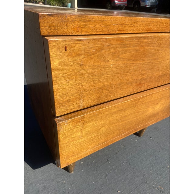 1960s Vintage Mid-Century Modern Walnut Nightstands by Bassett Furniture - A Pair For Sale - Image 5 of 9