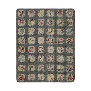 1930s Gray Roses Folk Art Antique American Hooked Rug 5'10" X 7'6" Woven Cotton Carpet For Sale