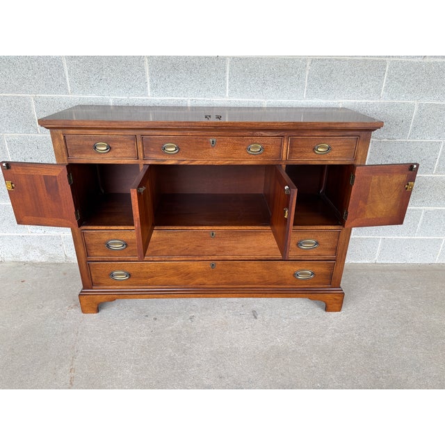 Description: Craftique Mahogany Federal Style Sideboard- Buffet. In Very Good to Excellent Condition. Normal Vintage...