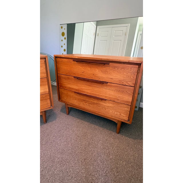 Mid-Century Modern Pair of Oak and Walnut Mid-Century Modern Dressers by Merton Gershun For Sale - Image 3 of 8