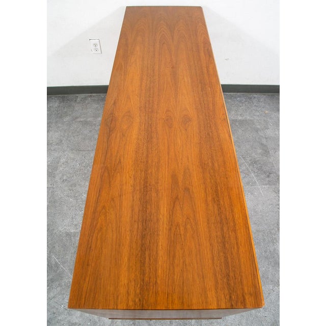 1960s Mid Century Modern Dresser Credenza Bp John Metal 9 Drawer Walnut Vintage MCM Nm For Sale - Image 5 of 12