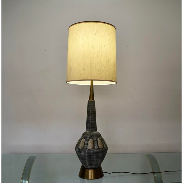 1960’s Mid-Century Modern Brutalist Ceramic & Brass Table Lamp For Sale - Image 11 of 12