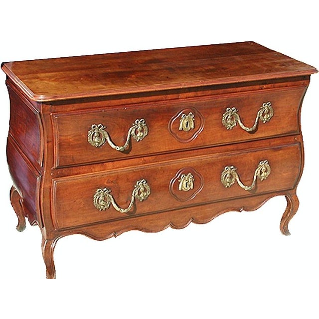 Wood Early 18th Century Bowfront Walnut Chest of Drawers For Sale - Image 7 of 7