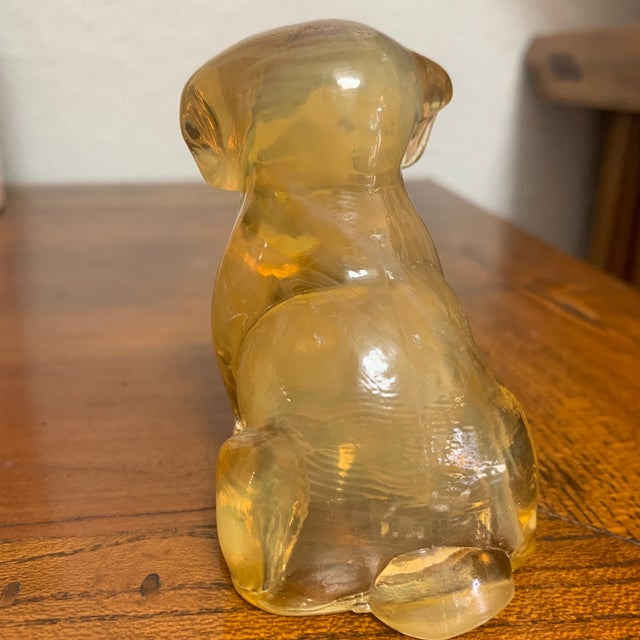 Mid 20th Century Vintage Degenhart “Pooch” Dog Figurine in Peach Opalescent Glass – Uv Reactive Glowing For Sale - Image 5 of 8