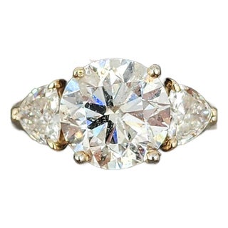 4.41 Ct 3-Stone Diamond Ring Set in 18k Yellow Gold Size 6.5 For Sale