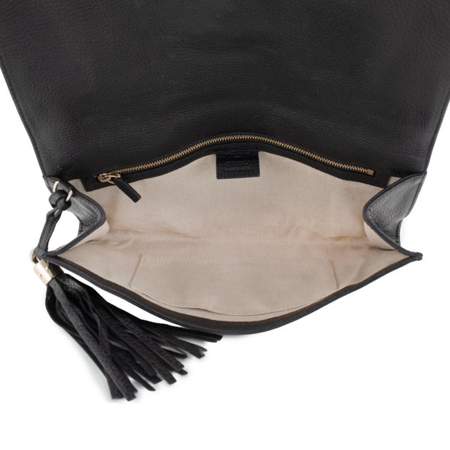 Animal Skin Gucci Soho Gg Black Pebbled Calfskin Leather Tassel Flap Clutch Bag For Sale - Image 7 of 10