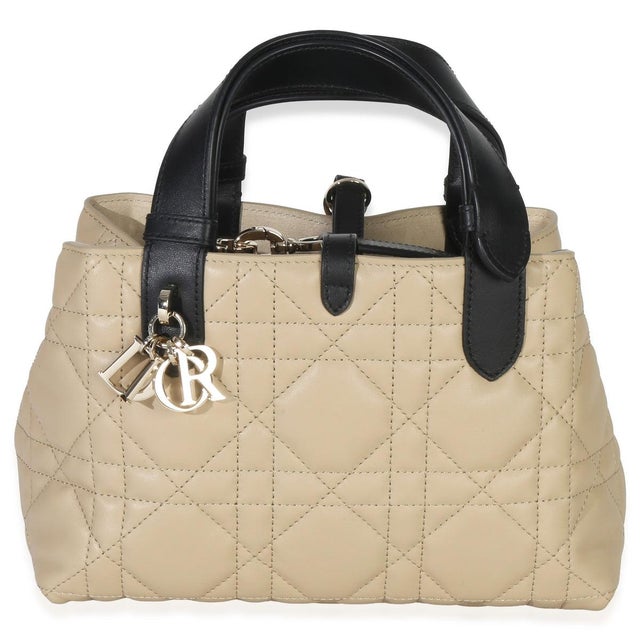 Item #: 152057 Exterior Material: Leather MSRP: 3,900 Interior Material: Suede Size: Small Handbag Closure Type: Clasp...