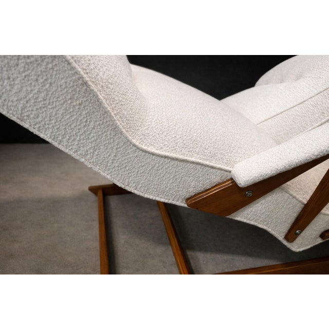 Mid-Century Modern Sculptural Chaise Lounge in Solid Hardwood & Bouclé, Brazilian Modern, 1950s For Sale - Image 3 of 17