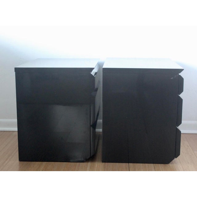 1990s Vintage Italian Giorgio Collection Snakewood Black Lacquered Three Drawer Nightstands Side Tables -a Pair For Sale - Image 9 of 18