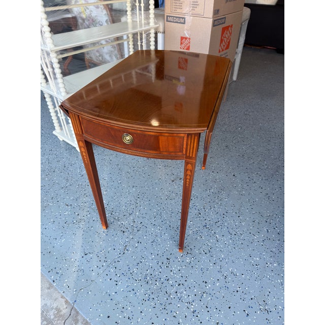 Excellent condition 1940’s vintage mahogany drop leaf Pembroke table by Baker. Federal Style with inlay. Measures are 28”...