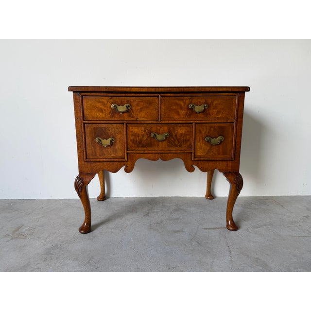 Vintage English Queen Anne Style Walnut Dressing Table / Low Chest For Sale - Image 4 of 13