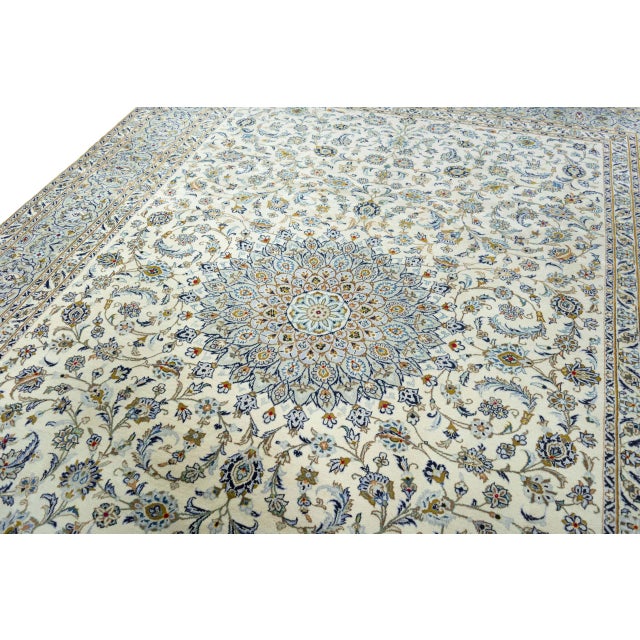 1990s Middle Eastern Hand-Knotted Kashan Rug in Wool, 1990s For Sale - Image 5 of 13