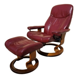 Vintage Ekornes Stressless Consul Classic Leather Lounger and Ottoman For Sale