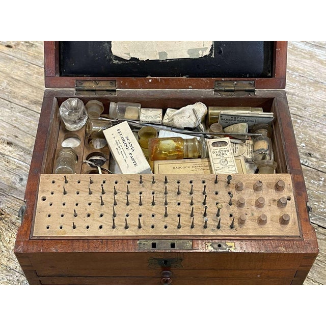 Early 20th Century English Mahogany Dentists Cabinet, in Good conditions. Designed 1890 to 1919
